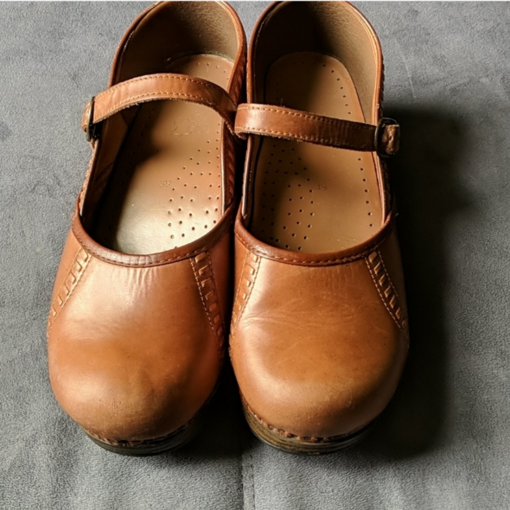 Dansko Mary Jane's light brown sz 9